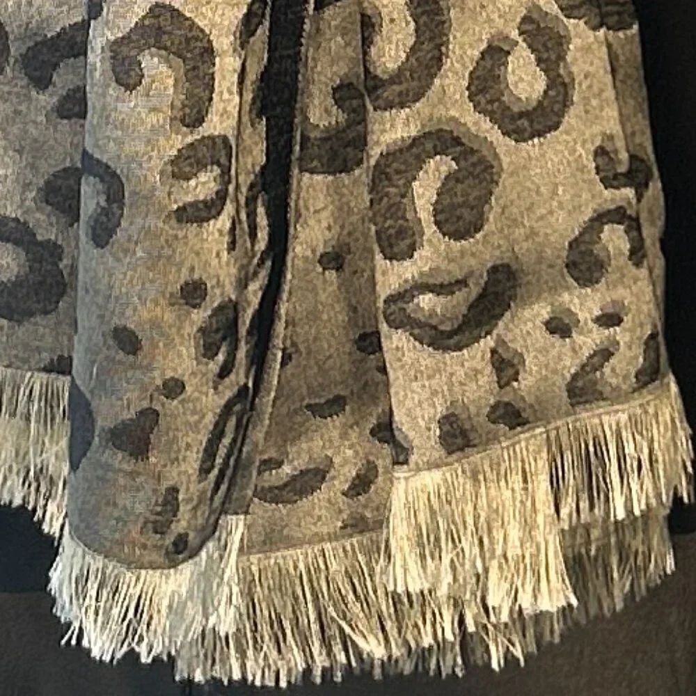Reversible Leopard Animal Print Silky black/silver scarf-wrap Parisian Chic